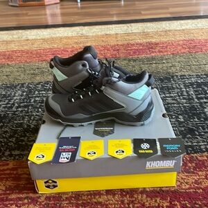 Women winter boots never been worn size  8